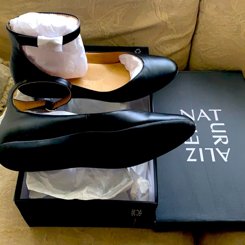 Brand NEW flat ankle strap!